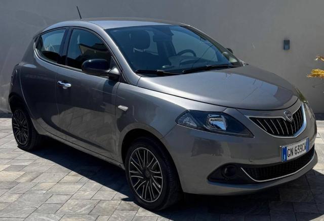 Lancia Ypsilon Ypsilon 1.0 firefly hybrid Gold s&s 70cv 5p.ti - Immagine 1