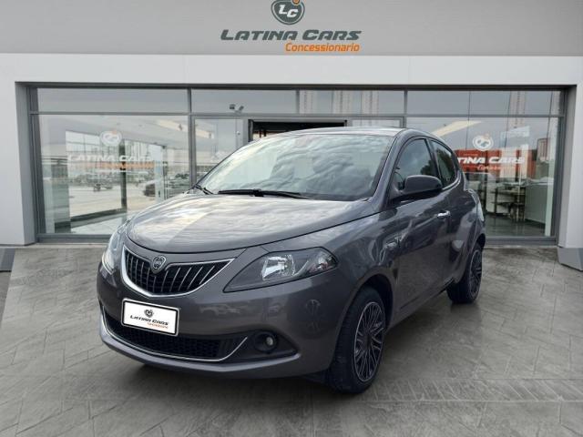 Lancia Ypsilon Ypsilon 1.0 firefly hybrid Gold s&s 70cv 5p.ti - Immagine 1