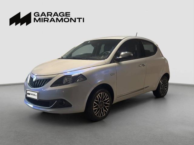 Lancia Ypsilon Ypsilon 1.0 firefly hybrid Gold s&s 70cv - Immagine 1