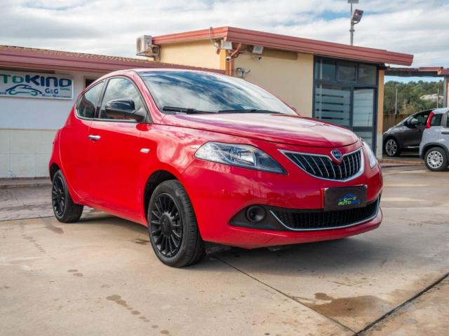 Lancia Ypsilon III 1.0 firefly hybrid Silver s&s 70cv - Immagine 1