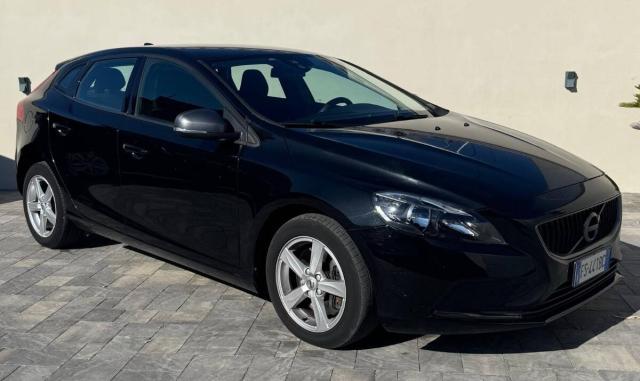 Volvo V40 2.0 d2 Plus geartronic - Immagine 1