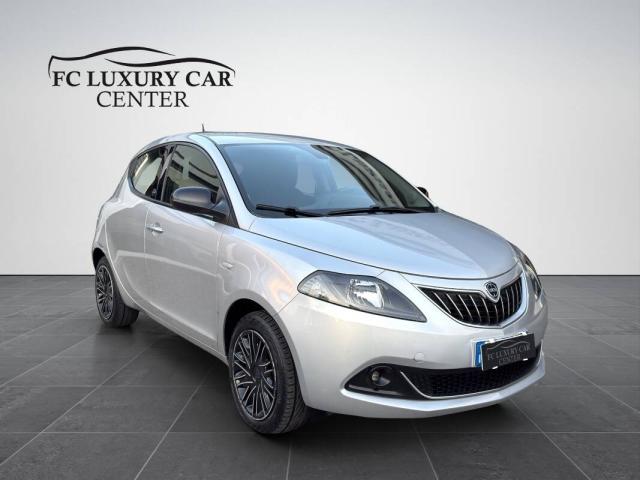Lancia Ypsilon III 1.0 firefly hybrid Silver s&s 70cv - Immagine 1
